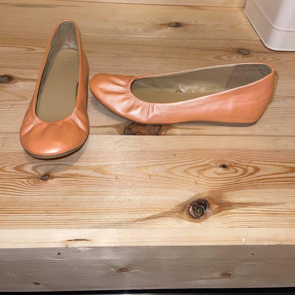 Flat shoe